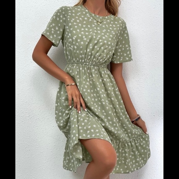 Floral Ruffle Hem Dress - Picture 2 of 4